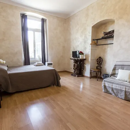 Cavour Affittacamere Ventimiglia