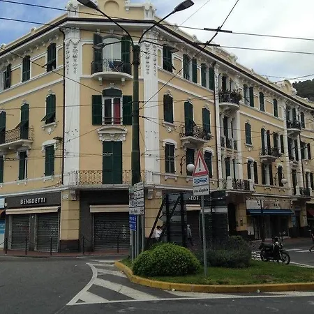Cavour 招待所 3*